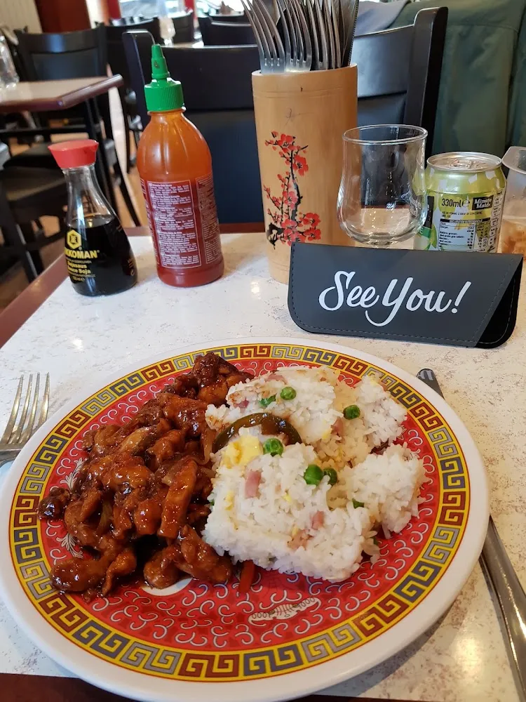 Poulet Sauce Braisée Riz Cantonais