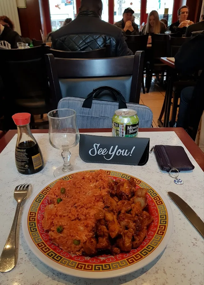 Poulet Sauce Braisée Riz Thaï